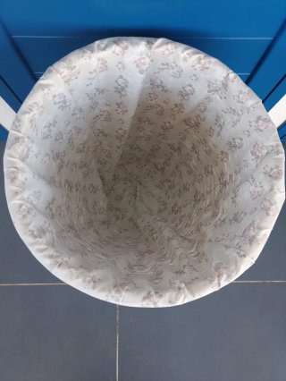 Cesto portabiancheria bianco in vimini