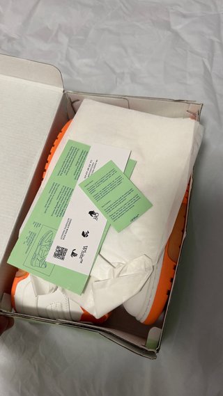 Zapatillas Off-White Blancas y Naranjas