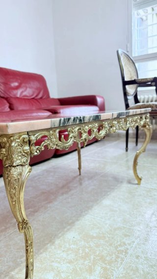 Mesa de centro mármol rosa y bronce