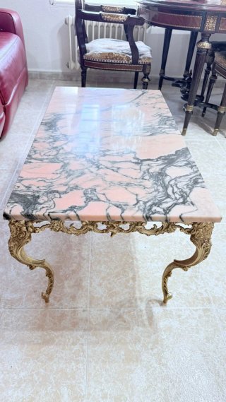 Mesa de centro mármol rosa y bronce