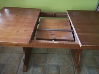 Conjunto mesa y banco de madera