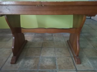 Conjunto mesa y banco de madera