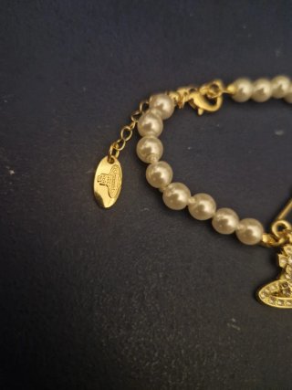 Pulsera Vivienne Westwood Perlas y Pin