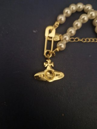 Pulsera Vivienne Westwood Perlas y Pin