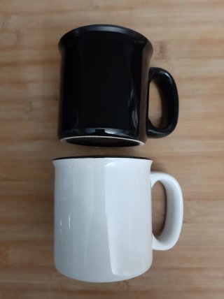 Conjunto 2 Canecas Cerâmica Branca e Preta
