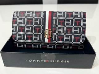 Cartera Tommy Hilfiger NUEVA !