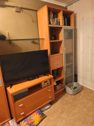 Mueble de comedor madera y cristal