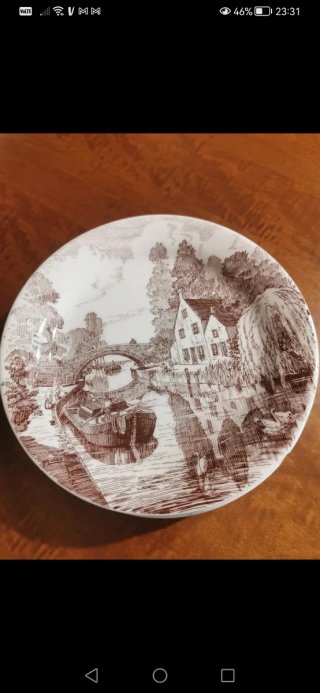 Piatto decorativo scena fiume marrone