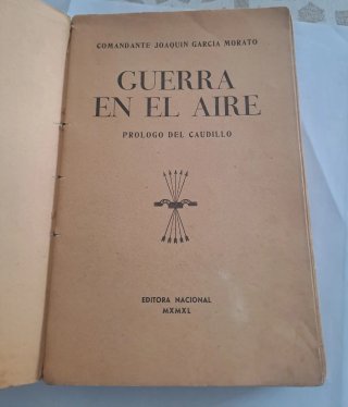 2 libros de Franco, Palabras deCaudillo y Guerra
