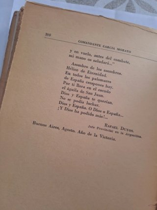 2 libros de Franco, Palabras deCaudillo y Guerra