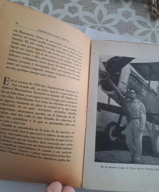 2 libros de Franco, Palabras deCaudillo y Guerra