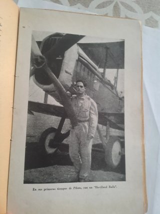 2 libros de Franco, Palabras deCaudillo y Guerra