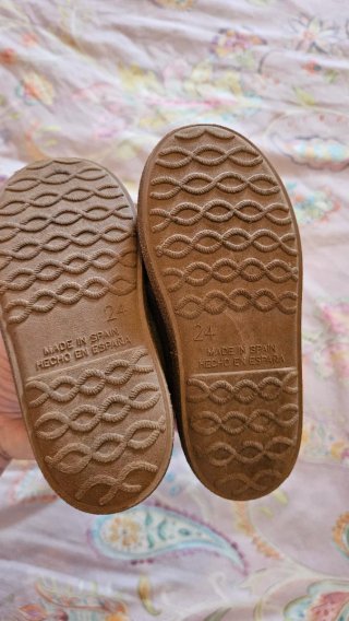 Zapatos niño ante cordones marrones. Talla 24