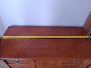 Zapatero de madera marrón