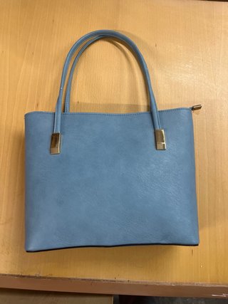 Bolso azul de mano