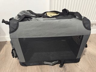Transportín para mascotas gris y negro