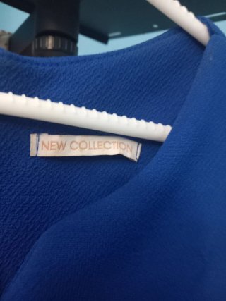 Vestido azul talla 40 con cinturón dorado pecho 97