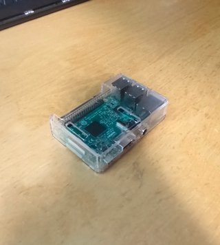 Raspberry Pi 3B con carcasa