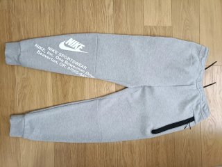 Pantalón Nike tech