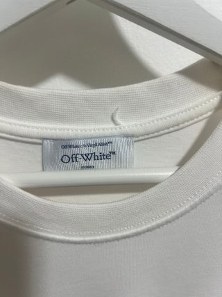 Camiseta Off-White Kaws