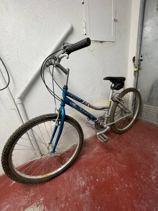 2 Bicicletas de ciudad y montaña