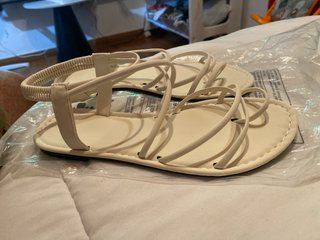 Sandalias blancas de tiras