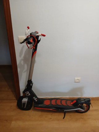 Patinete Eléctrico Aprilia Negro/Rojo