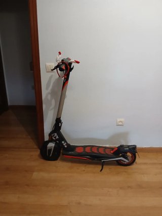 Patinete Eléctrico Aprilia Negro/Rojo