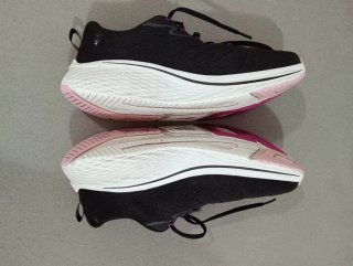 Zapatillas Skechers Negras y Rosas