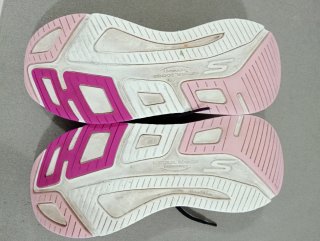 Zapatillas Skechers Negras y Rosas