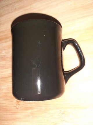 Caneca de cerâmica preta
