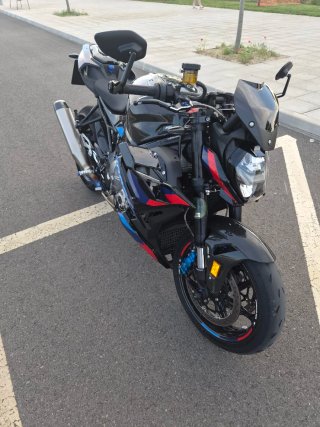 Bmw m 1000 r COMPETITION