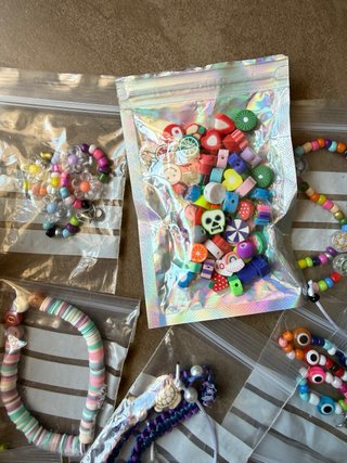 Kit de pulseras y abalorios