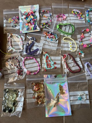 Kit de pulseras y abalorios