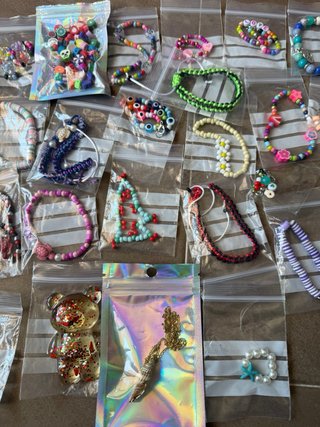 Kit de pulseras y abalorios