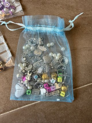 Kit de pulseras y abalorios