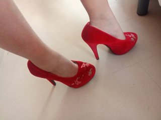 Zapatos de tacón negros con flores