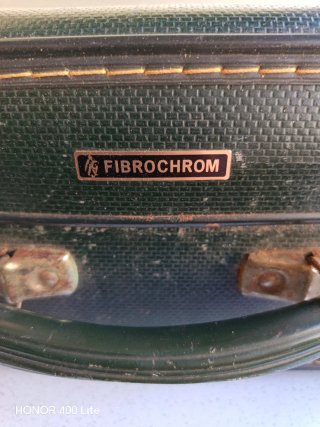 Maleta antigua Fibrochrom 1950-1970 verde