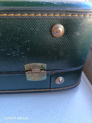 Maleta antigua Fibrochrom 1950-1970 verde