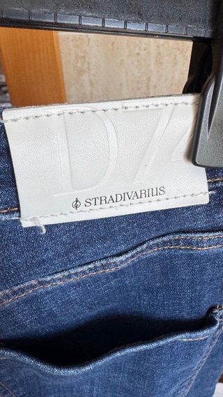 Pantalón vaquero Stradivarius flare talla 38