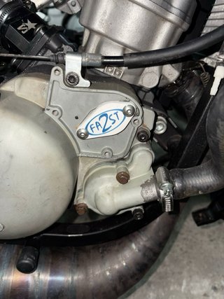 Tapa obturador bomba aceite FA2ST personalizada