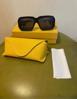 Gafas de Sol Loewe Negras y Amarillas