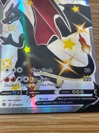 CHARIZARD NEGRO SHINY V