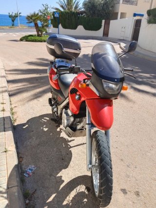 BMW F650GS Adventure Moto Roja