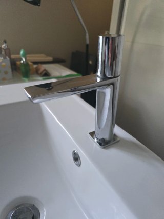 Mueble de baño lavabo con grifo