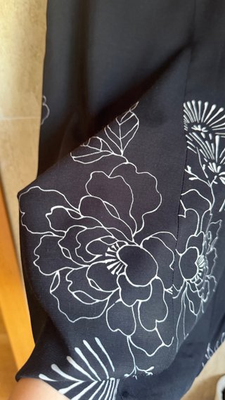 Vestido negro estampado floral