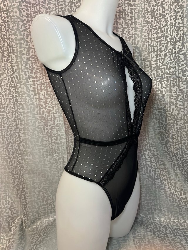 Body de encaje con lunares