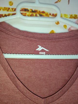 Camiseta rosa cuello pico Talla M