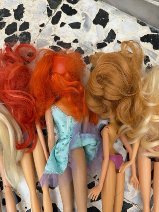 Lotto Barbie, Winx e altre bambole