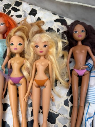 Lotto Barbie, Winx e altre bambole